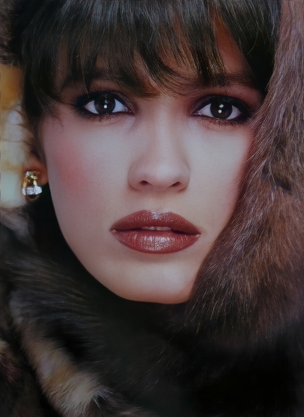 Gia Carangi photographed by Albert Watson. Hair by Raymond Camacho. Makeup by Fran Cooper. Vogue Deutsch December 1983. New York City shoot.